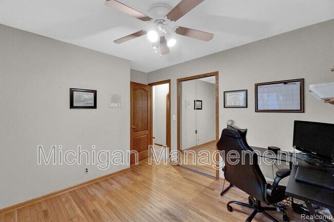 Building Photo - 1311 Ottawa Ave