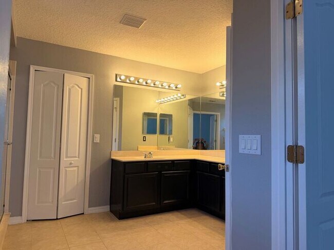 Building Photo - 4BR/2.5BA Home in Hunters Creek – Palma Vista Community – Available Now!