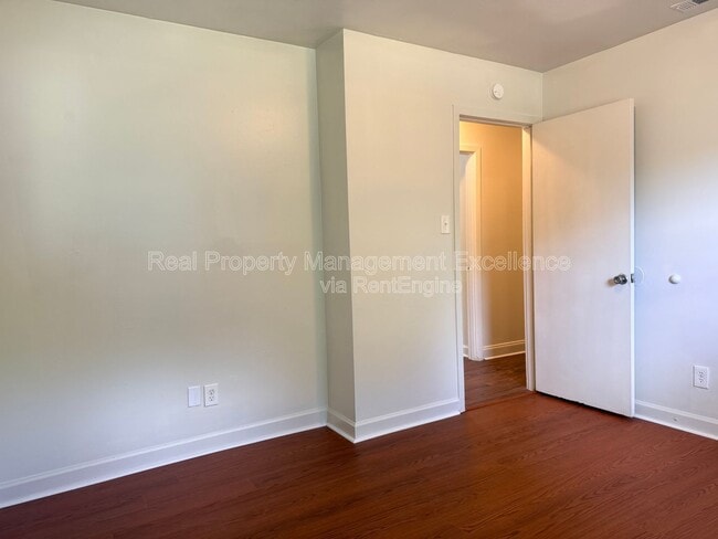 Building Photo - 419 Walton St