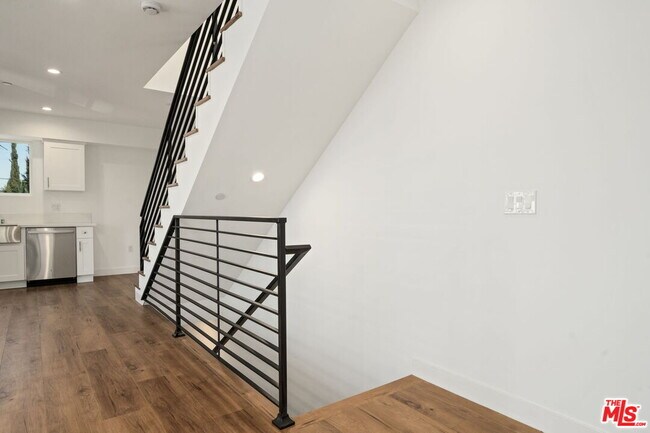 Building Photo - 6336 Beck Ave