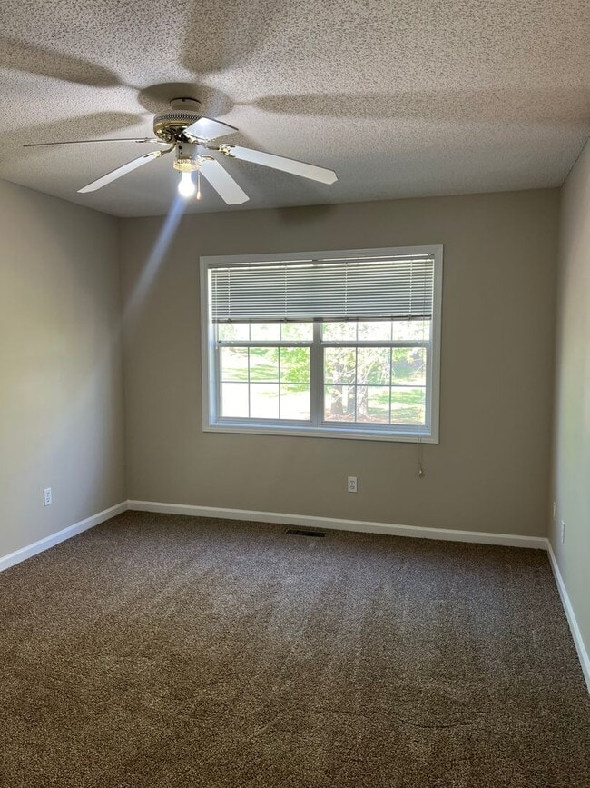 Building Photo - Available now-60 Woodfield Pl.