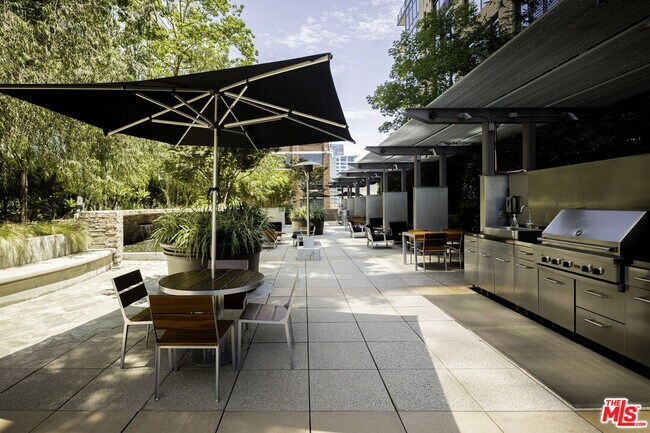 Building Photo - 1111 S Grand Ave