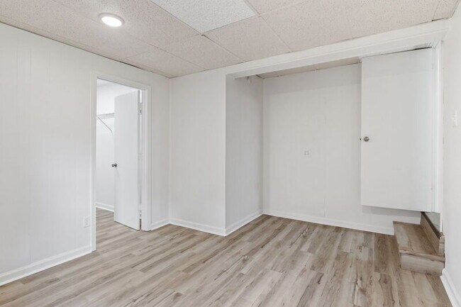 Building Photo - 213 Duffey St