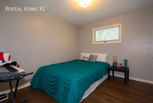 Building Photo - Remodeled Ranch w/Fin Bsmt Fenced Yard in ...