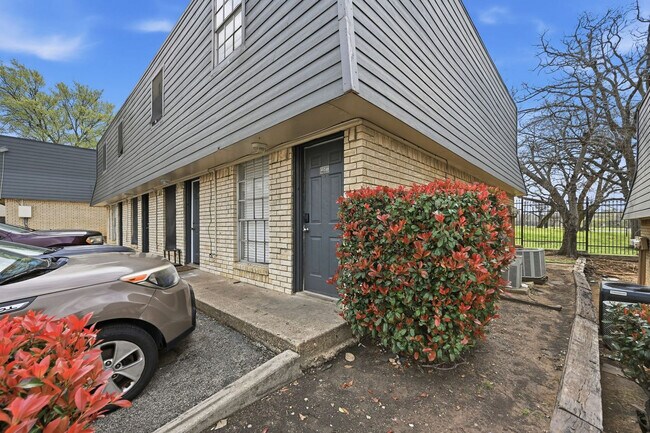 Building Photo - 412 W Pioneer Pkwy