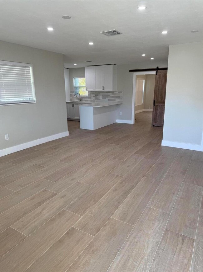 Building Photo - 926 S C St