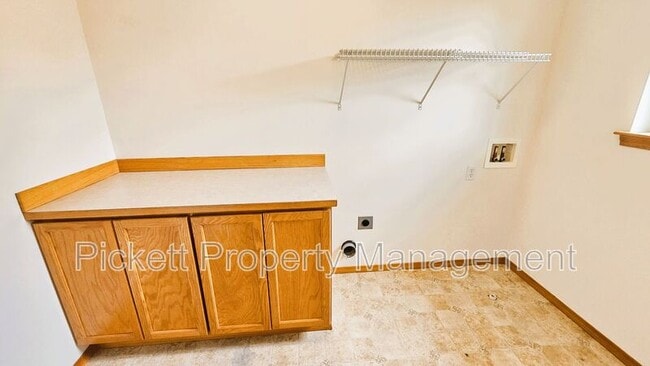Building Photo - 7025 Stourbridge Pl NE
