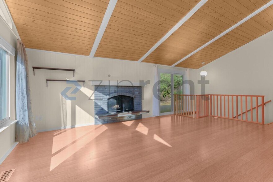 Building Photo - Unit