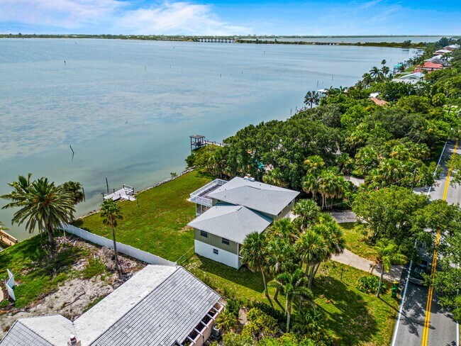 Building Photo - 7810 S Tropical Trail