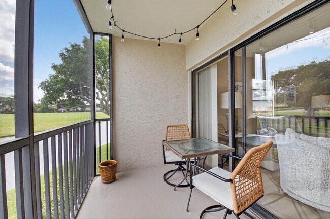 Building Photo - 451 Greensward Ln