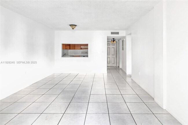 Building Photo - 10000 NW 80th Ct