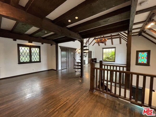 Building Photo - 2667 Lake View Terrace E