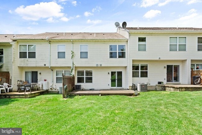 Building Photo - 4650 Louise St Claire Dr
