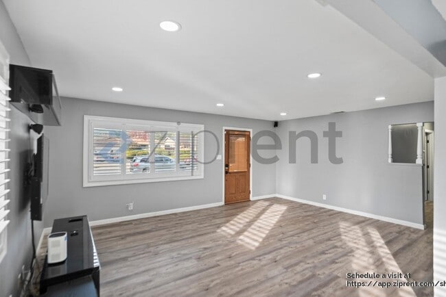 Building Photo - 1814 Armand Dr