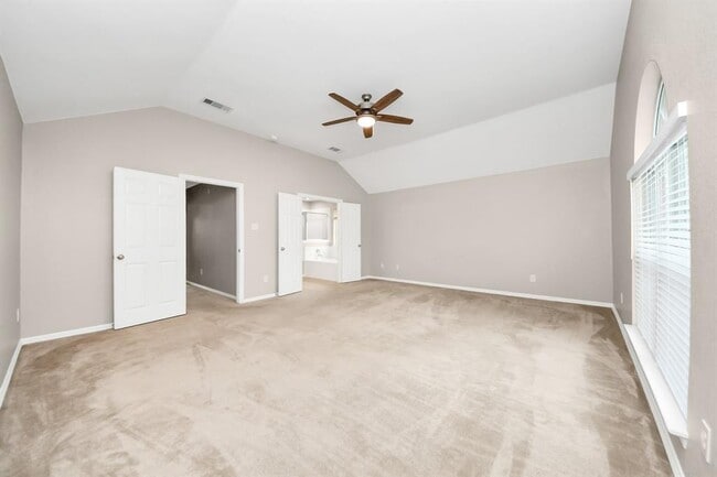 Building Photo - 8522 Sports Haven Dr