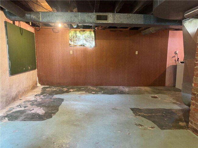 Building Photo - 129 Oakwood Ave
