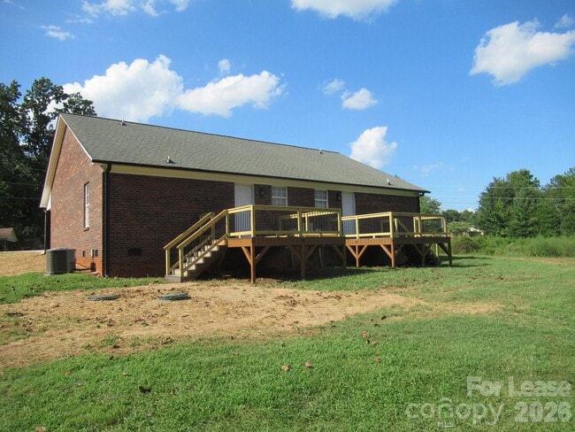Building Photo - 822 Horseshoe Lake Rd