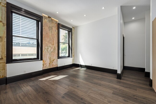 Building Photo - Historic Charm with Live-Work Flexibility in Downtown Honolulu