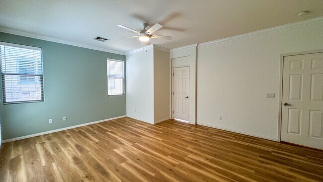 Building Photo - Discover your dream home in the heart of H...