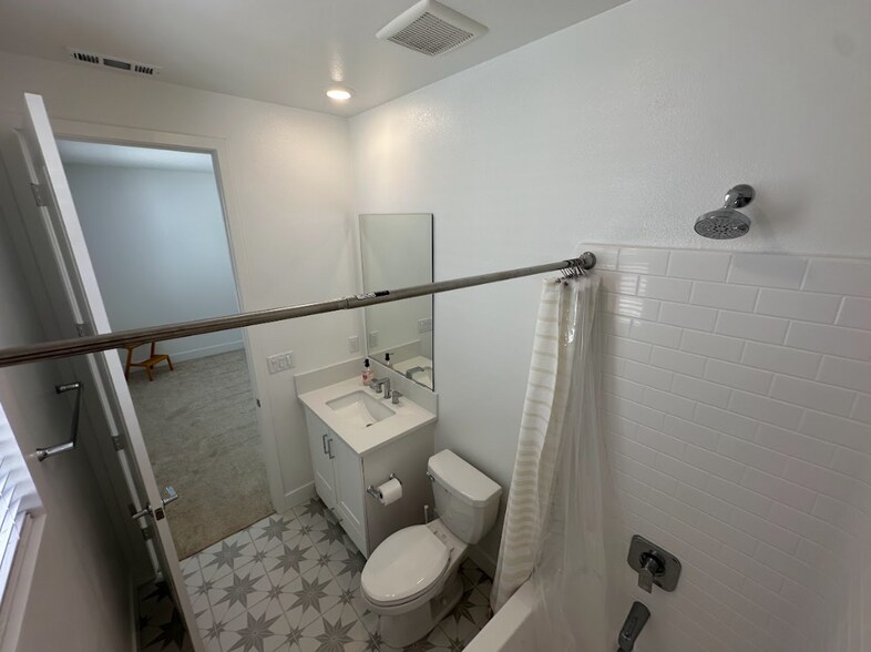 Building Photo - 24392 Calle La Roca