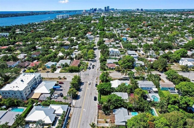 Building Photo - 3713 N Flagler Dr