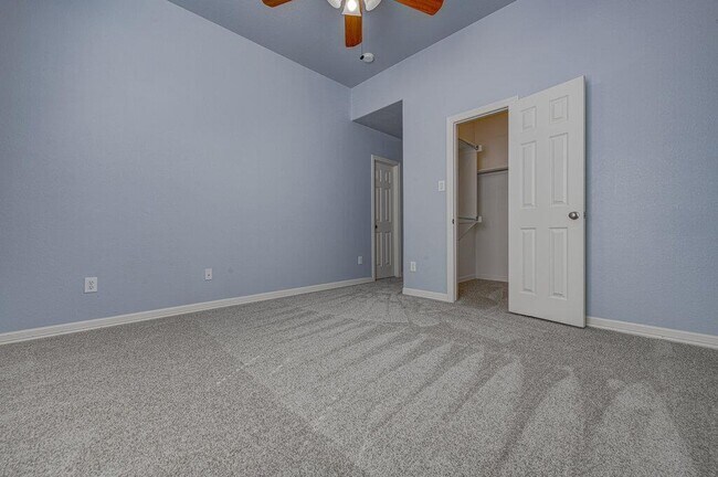 Building Photo - 2785 Lake Forest Dr