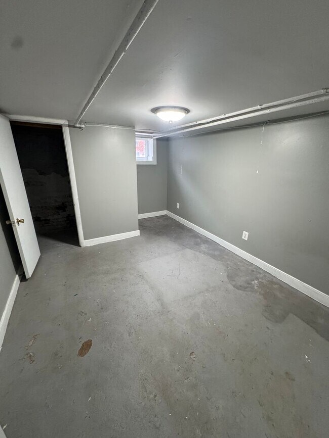 Building Photo - **AVAILABLE NOW** Desirable East Baltimore, Price reduced - Town Home For Rent!