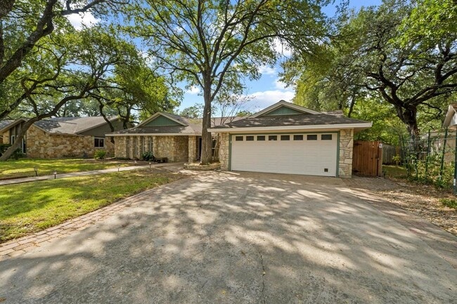 Building Photo - 10305 Caracara Dr