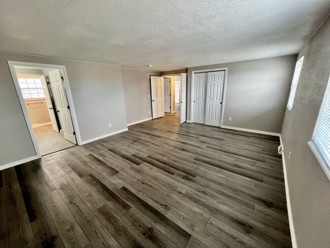 Building Photo - $0 DEPOSIT OPTION! STUNNING 5 BED 3.5 BATH...