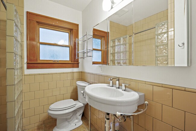 Building Photo - 6558 Seward Park Ave S