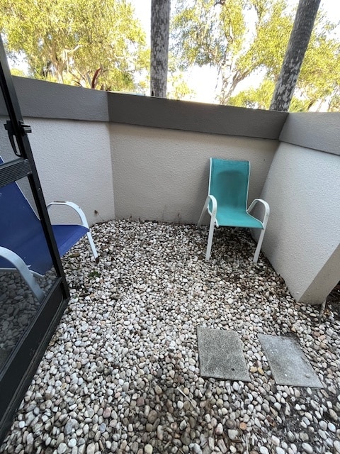 Outdoor seating - 1515 Forrest Nelson Blvd