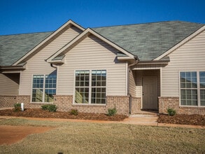Building Photo - Minutes to Toyota/Mazda and Greenbriar!