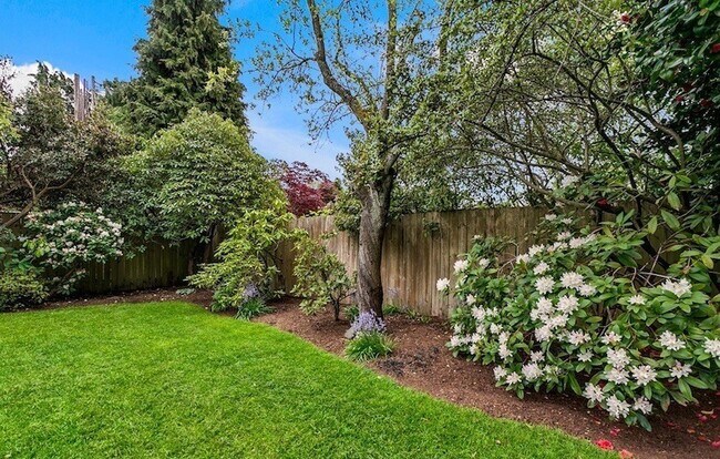 Building Photo - Laurelhurst Home