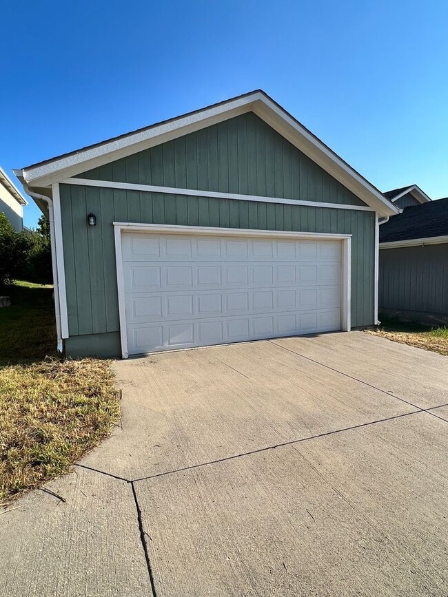 Building Photo - Olivia Farms Subdivision