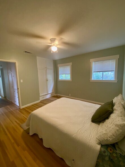 Building Photo - 4828 Grand Ave