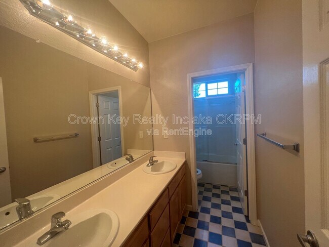 Building Photo - 4725 Dandelion Loop