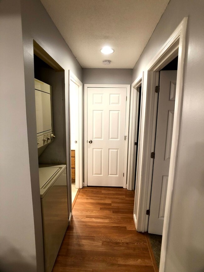 Hallway - 108 Hunters Run Pl