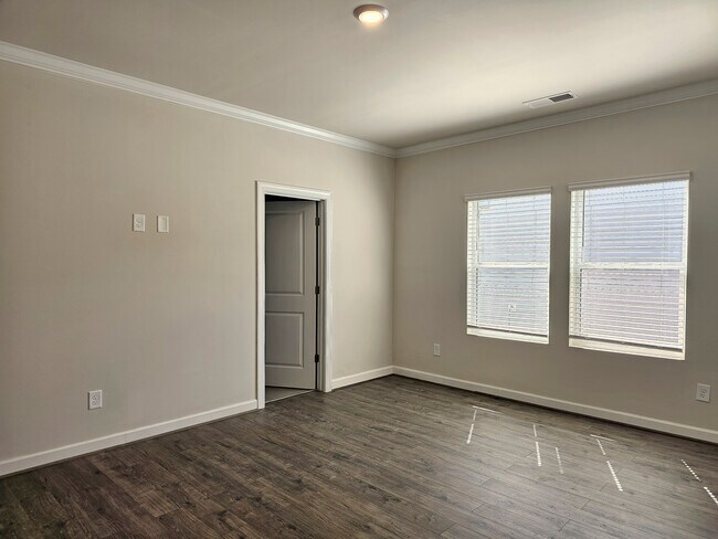 Building Photo - 13210 Kenworth Rd