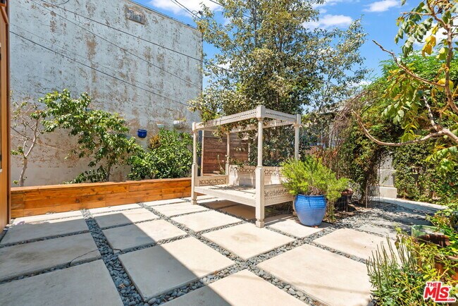 Building Photo - 1438 W 45th St