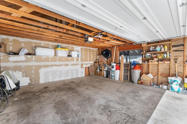 Building Photo - SKI LEASE: Ranch Home with Garage & Gas Fireplace!