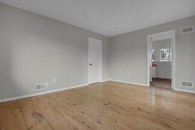 Building Photo - 2737-2737 Charing Rd