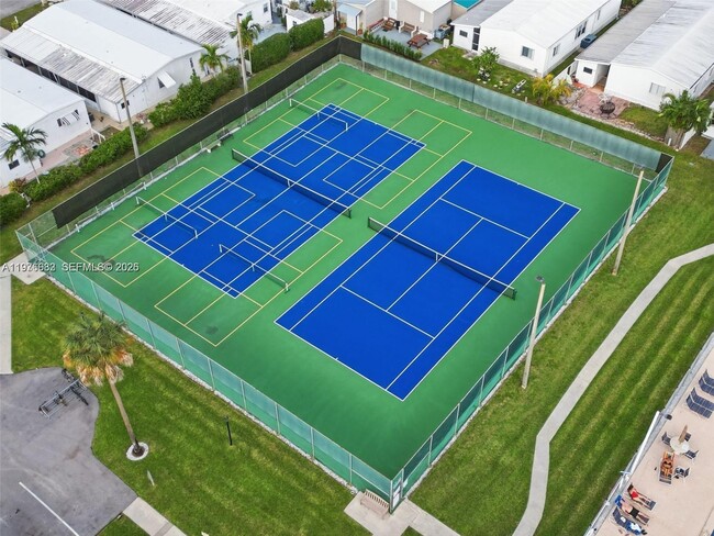 Building Photo - 2461 SW 50th St