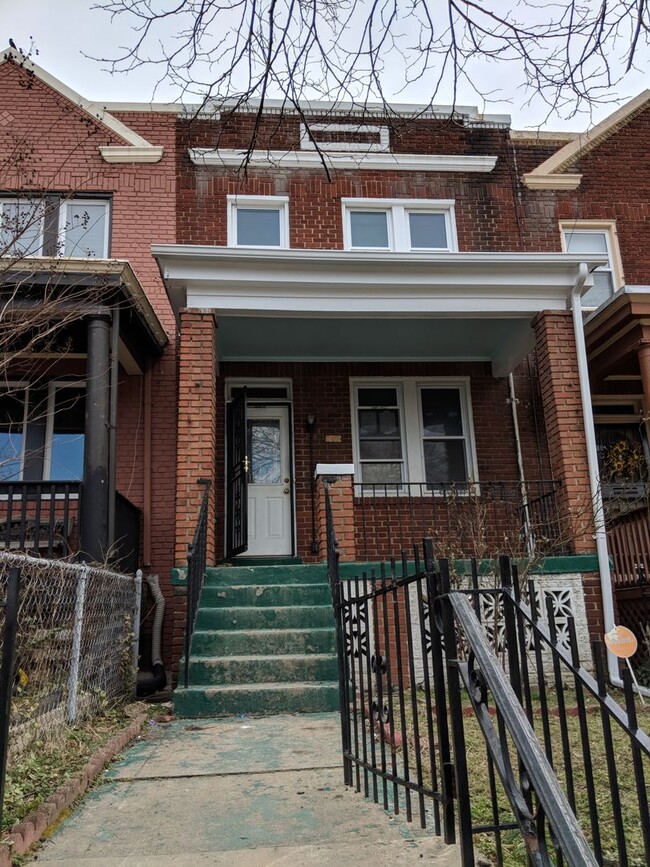 Building Photo - 787 19th St NE