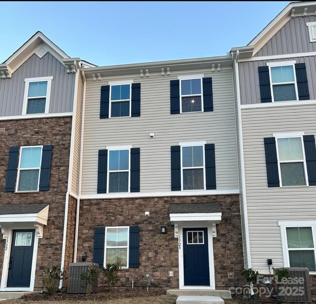 Primary Photo - 1728 Aspire St