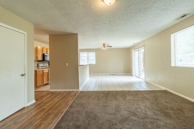 Primary Photo - **$500 Move In Credit - SHORT TERM LEASE O...