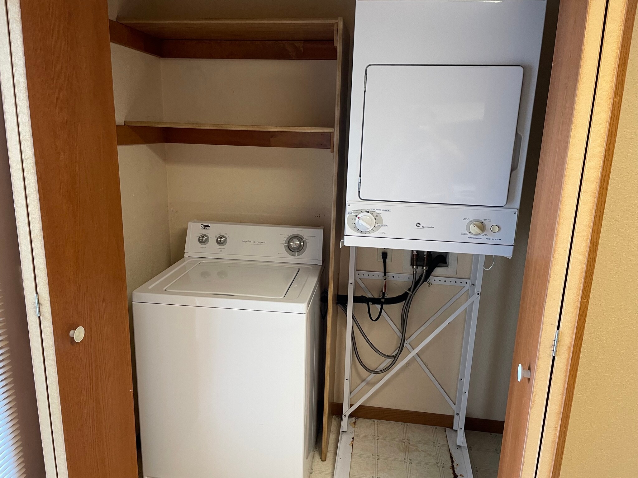 Laundry - 320 24th Ave W