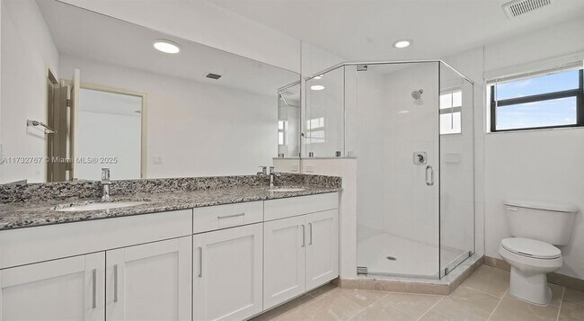 Building Photo - 5600 NW Coventry Cir