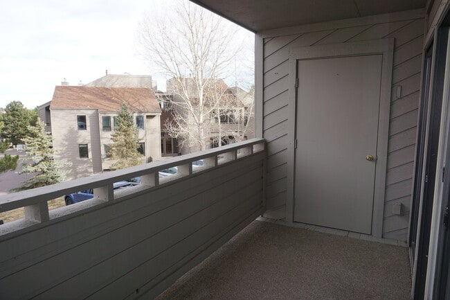 Building Photo - Lovely Mountain Condo!!
