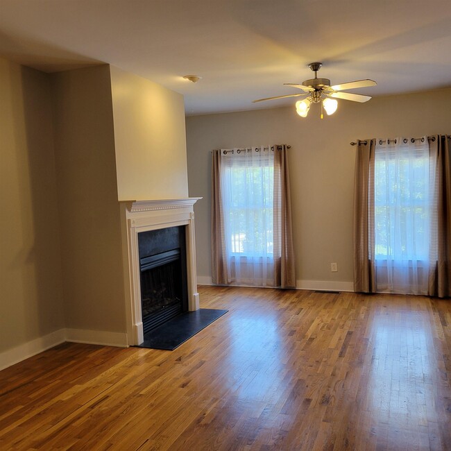 Building Photo - 1111 Surrey Ln