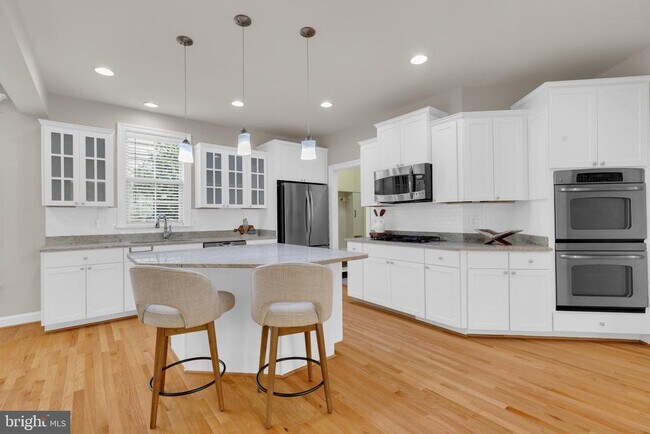 Building Photo - 42706 Chisholm Dr